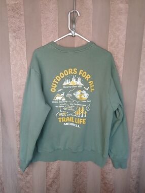 💎 Merrell Men's Sage Green Crewneck Sweatshirt with Yellow Logo